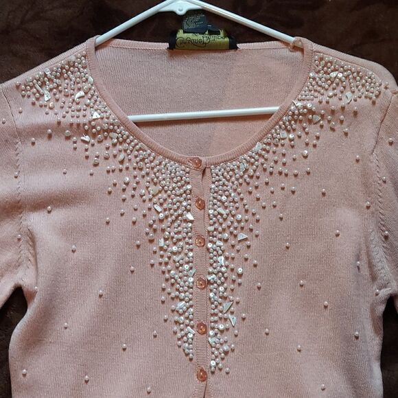 Adorable cashmere like sweater  with pearls - Picture 3 of 11